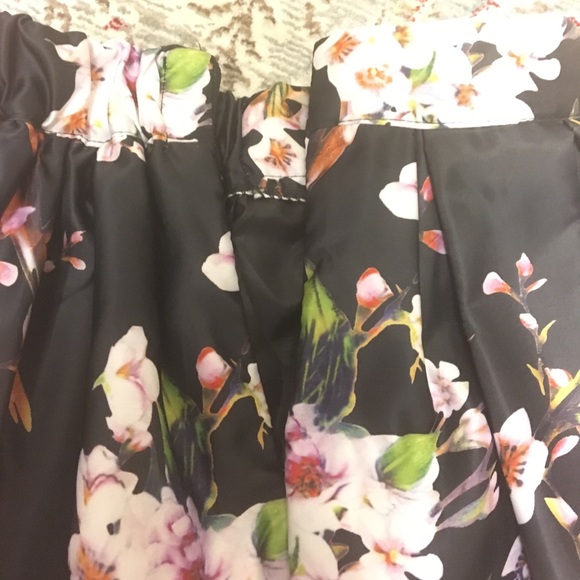 Floral midi skater skirt! - Picture 5 of 8